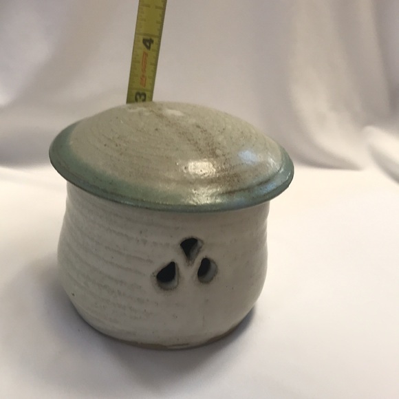 Signed Studio Art Pottery Garlic Keeper - Picture 9 of 9